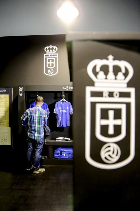 Primer día de venta de la nueva equipación del Real Oviedo