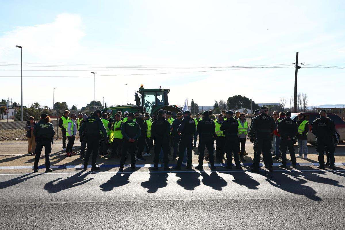 En imágenes | Atascos en los alrededores de Plaza por un protesta de agricultores por el acuerdo del Mercosur En imágenes | Atascos en los alrededores de Plaza por un protesta de agricultores por el acuerdo del Mercosur
