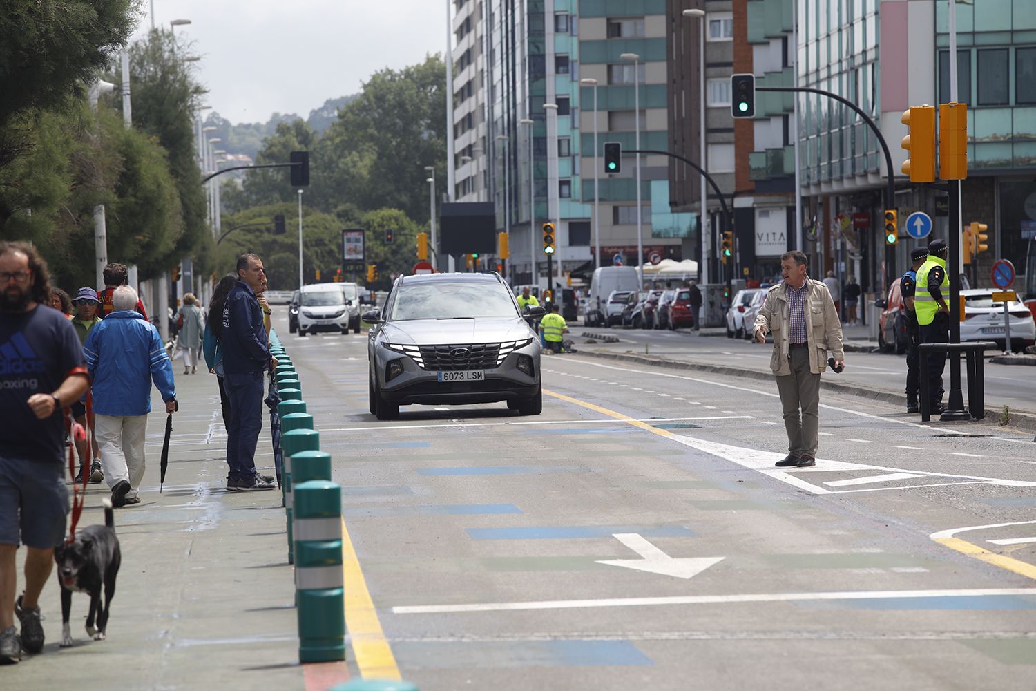 En imágenes: así ha sido la reapertura al tráfico del "cascayu" de Gijón