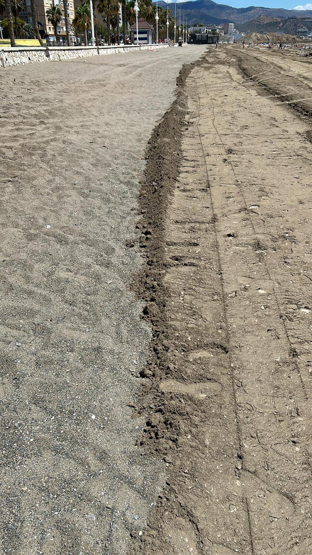 Contraste de la playa de Huelin con los aportes de arena.