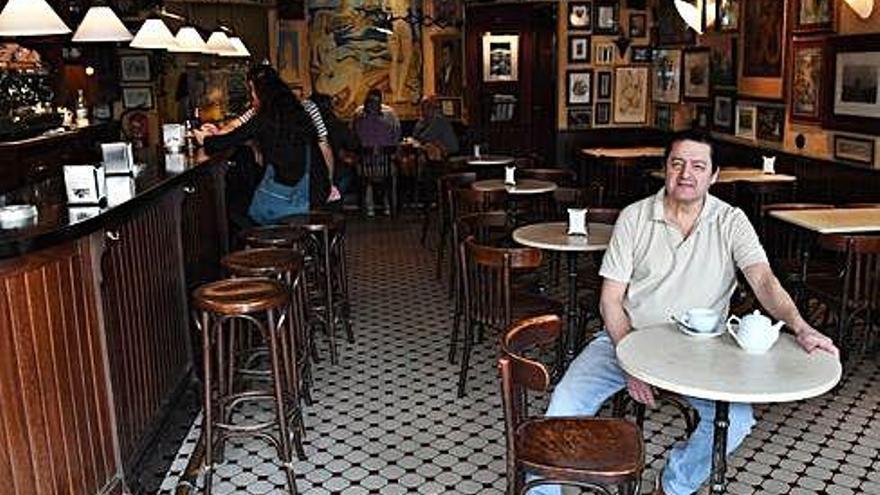 Ángel Brey posa en El café de Macondo.