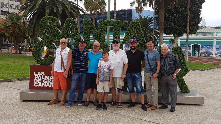 Los personajes del Carnaval, de incógnito, en el parque Santa Catalina.