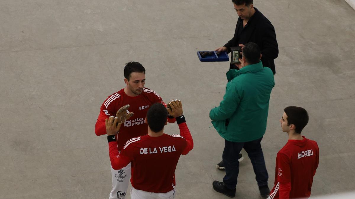De la Vega i Nacho al trinquet Pelayo.