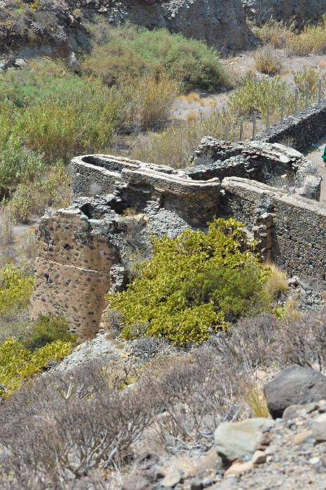 Restos de una antigua noria del barranco de ...