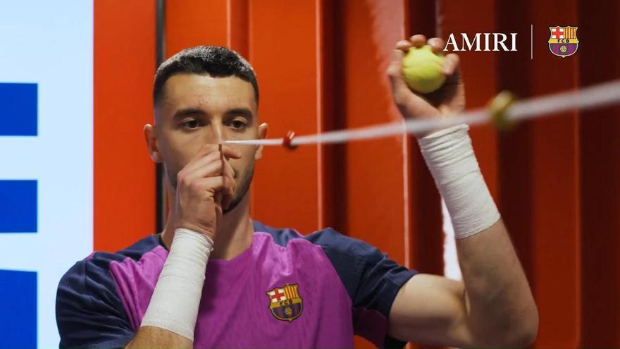 Los jugadores del Barça entrenaron hasta en los pasillos del Metropolitano