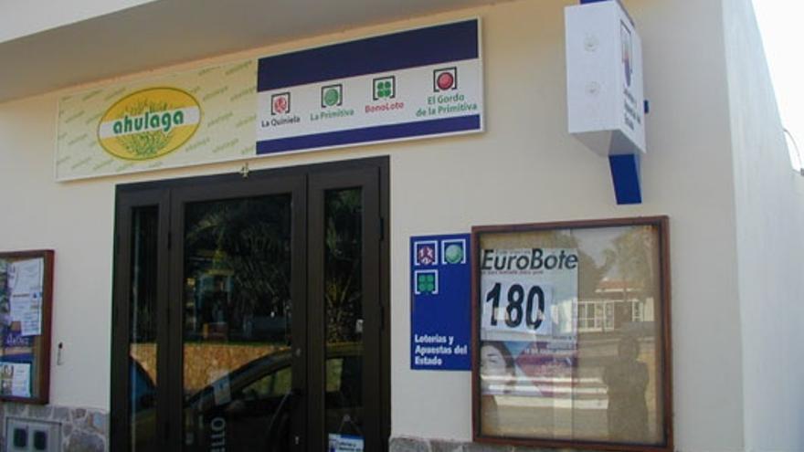 Punto de venta en Antigua donde se repartió el premio de la Lotería Nacional
