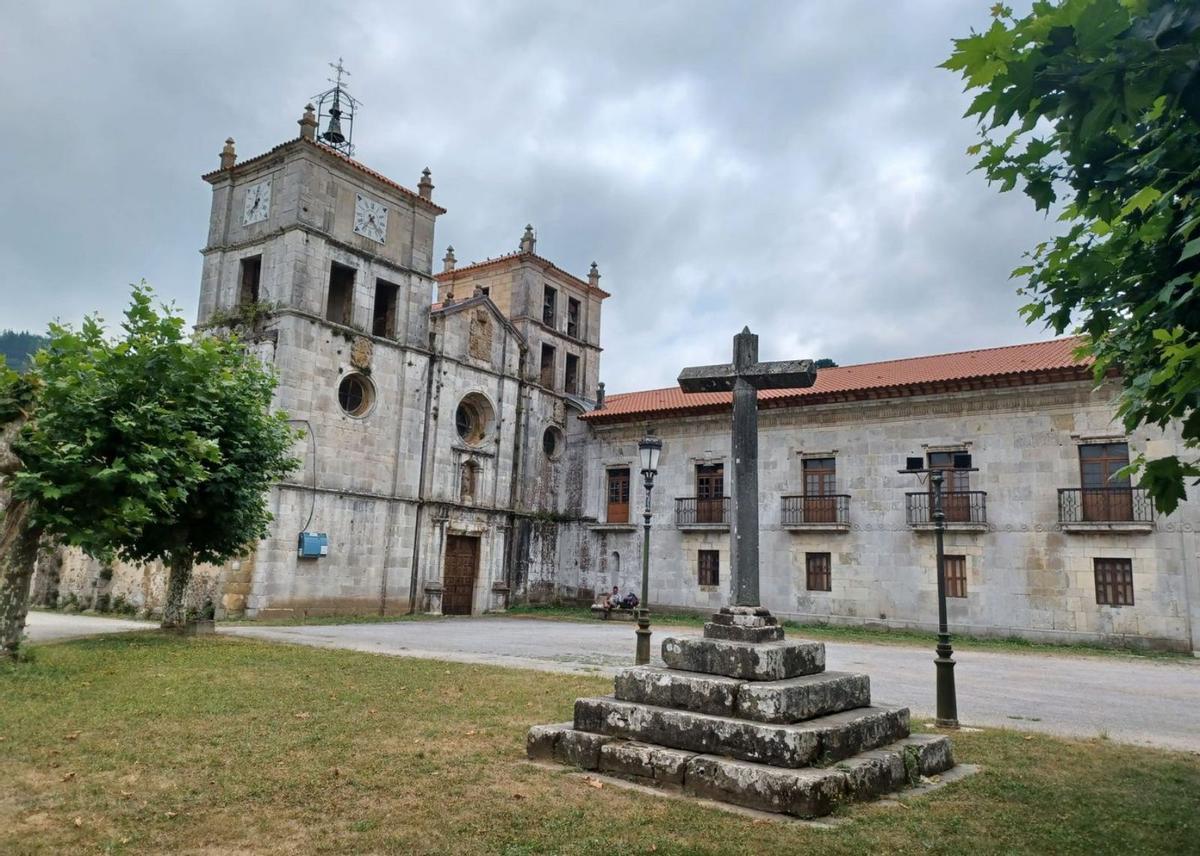 Exterior del real monasterio de San Salvador de Cornellana.