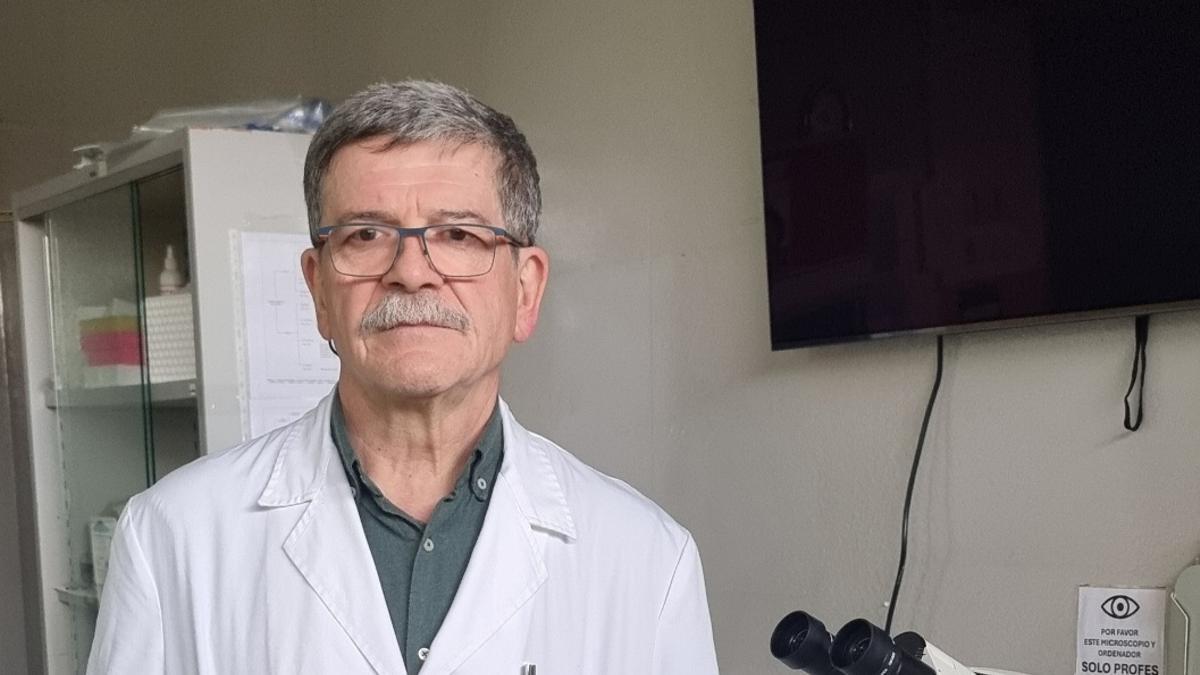 Javier Hermoso de Mendoza, catedrático de Sanidad Animal de la Facultad de Veterinaria de la UEx.