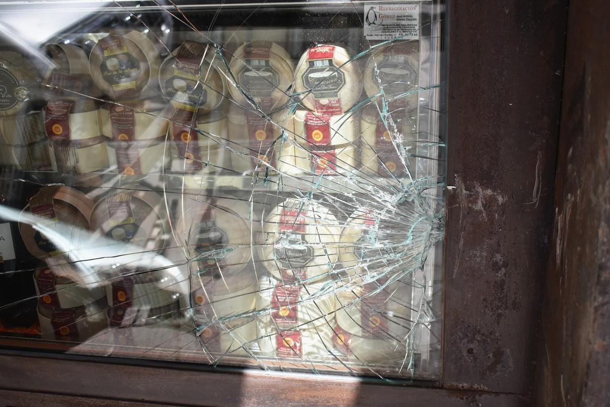 Galería | Aparatoso accidente en el centro de Cáceres Galería | Aparatoso accidente en el centro de Cáceres