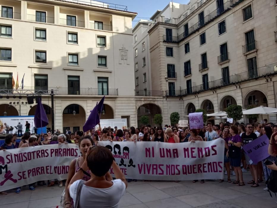 Concentración en Alicante contra "La Manada de Manresa"