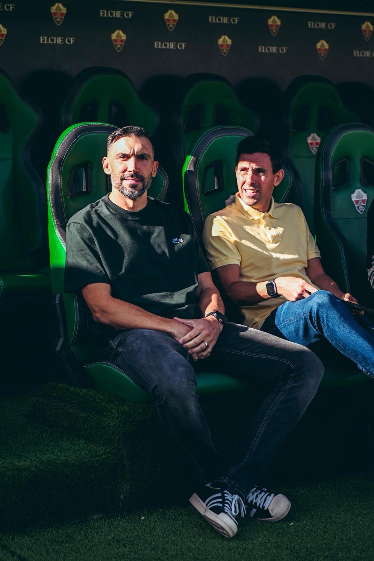 Eder Sarabia, a la izquierda, y su sustituto este domingo como primer entrenador, Jon López, a la derecha.