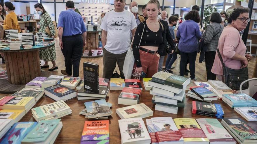 Público en la edición del año pasado de LibrOviedo. | Irma Collín