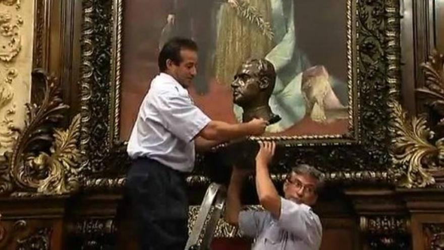 El polémico busto del rey no volverá al Ayuntamiento de Barcelona