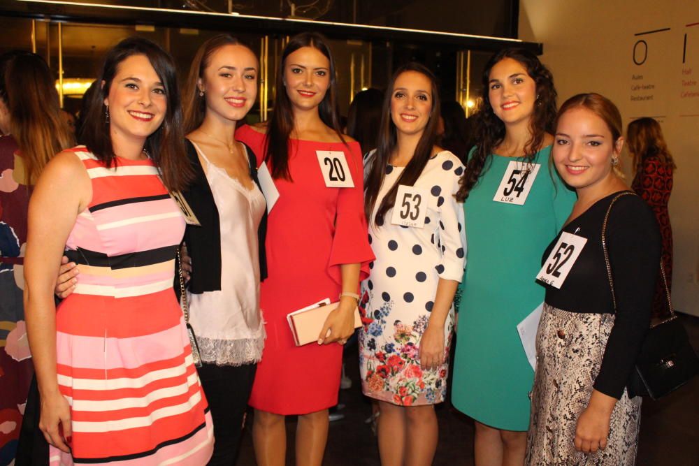 Las candidatas a fallera mayor de València visitan el concurso de teatro fallero