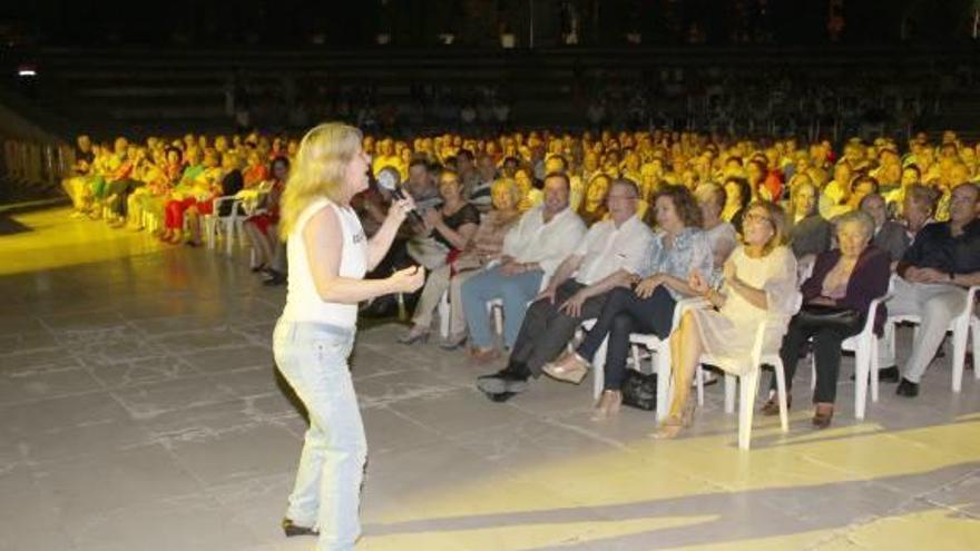 Gran apoyo a Cáritas en les «Nits dels Artistes» en Benidorm