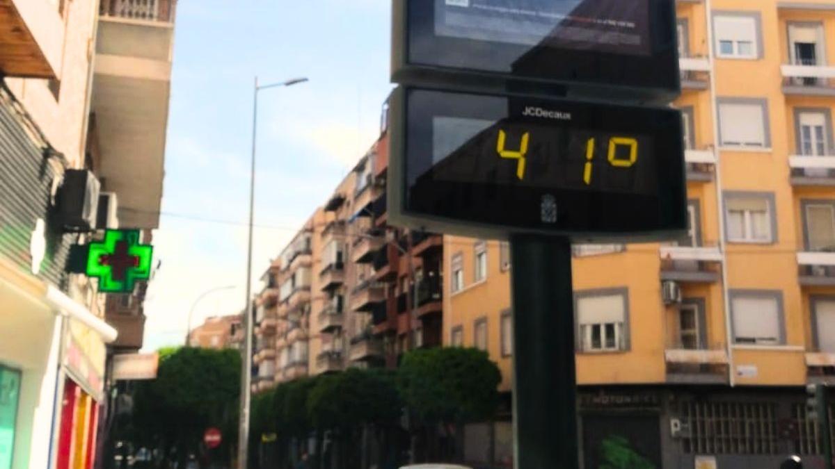 Termómetros a 40 grados en Murcia en abril