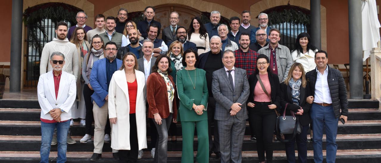 Los asistentes a la comida de Navidad del grupo Vectalia en la bodega Casa Sicilia de Novelda.