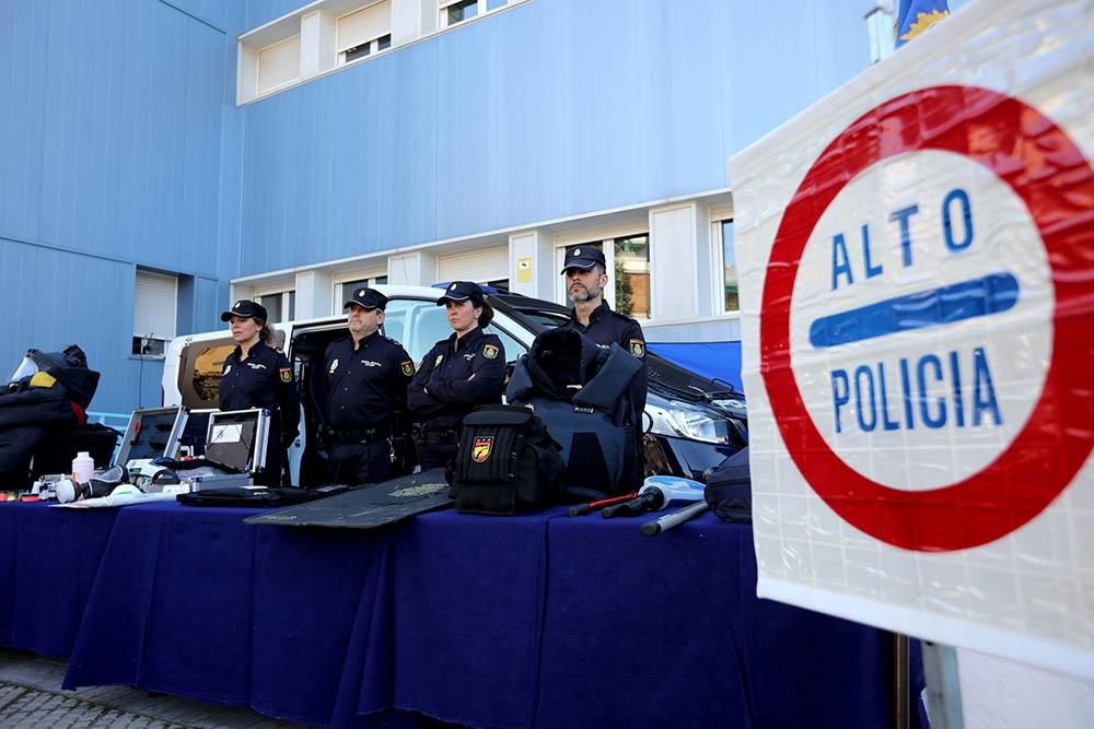 Inauguración del monolito y la plaza de la Policía Nacional