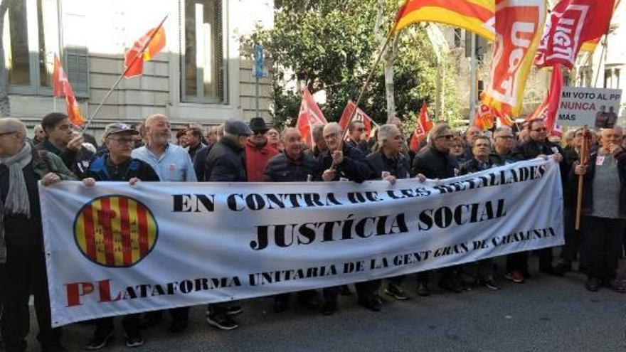 Manifestació de pensionistes a Barcelona en defensa de les pensions públiques