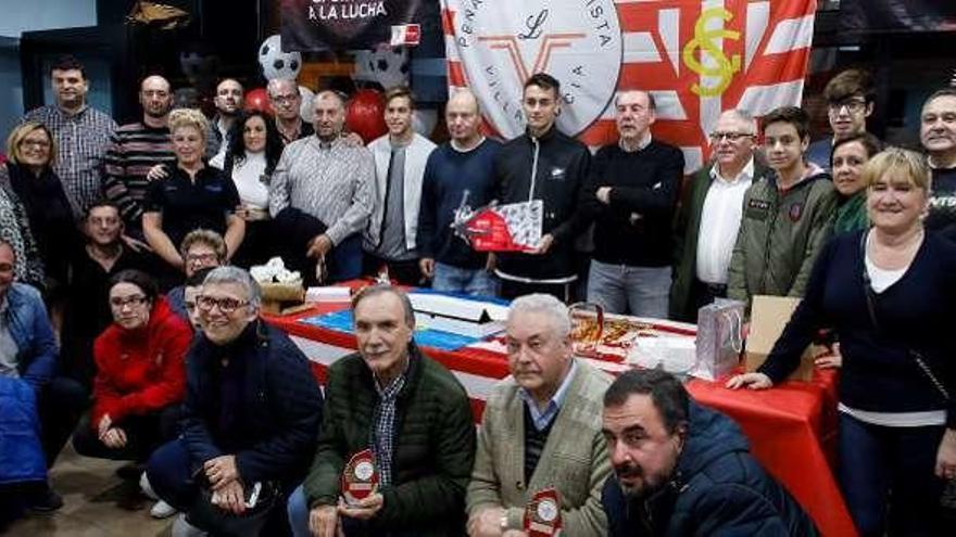 Participantes en el acto de la peña sportinguista Villalucía.