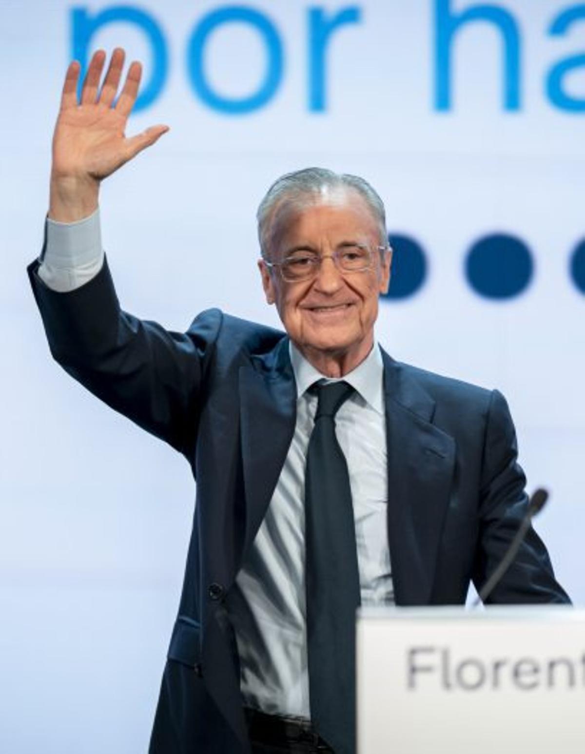 Florentino promet "estrelles" i menysprea Riquelme