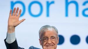 Florentino promet "estrelles" i menysprea Riquelme