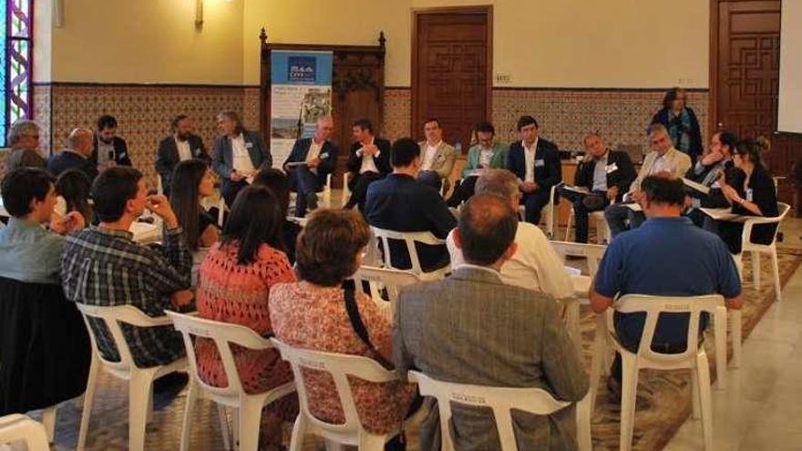 Mesa redonda en la que participó ayer Anabel Gulías. // FdV