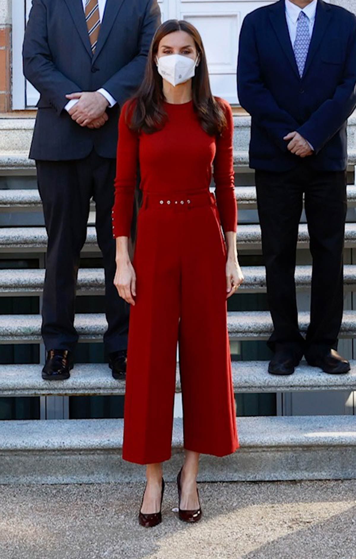 La reina Letizia con conjunto rojo de Hugo Boss para sus audiencias en Zarzuela