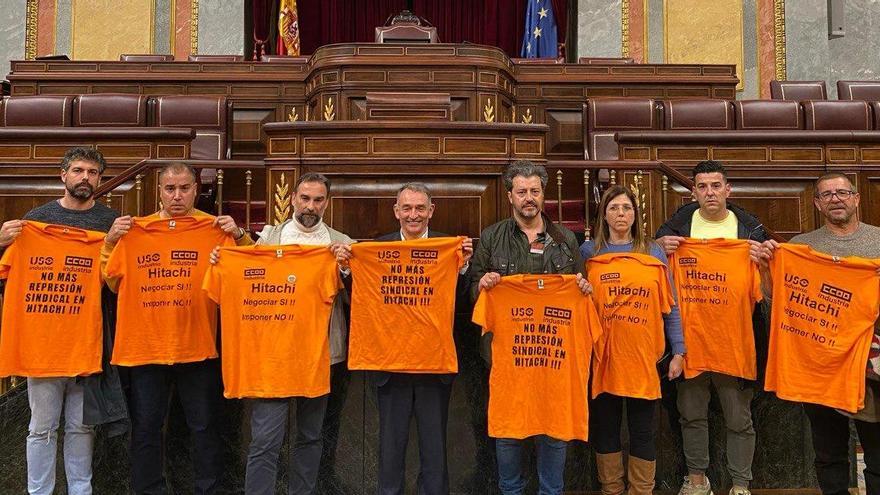 Trabajadores de Hitachi en el Congreso.