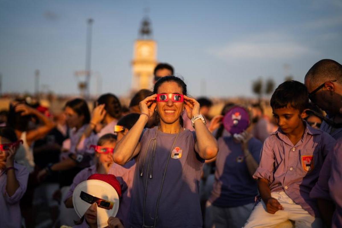 Imagenes desde el El Port Marina Tarraco, durante  el eclipse total de Sol