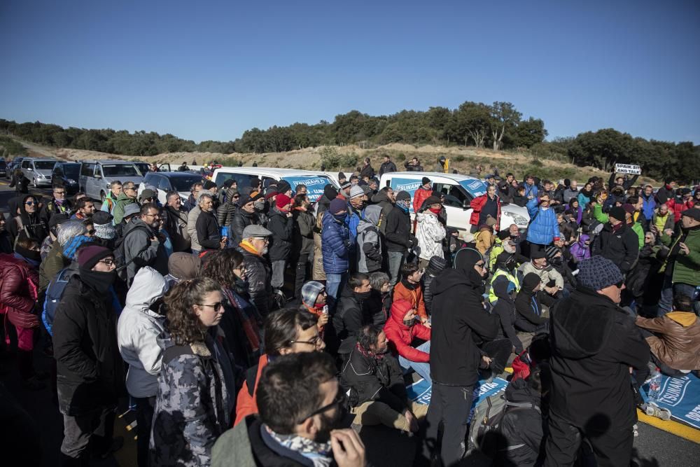 Una acció del Tsunami Democràtic talla l'AP-7 a la Jonquera