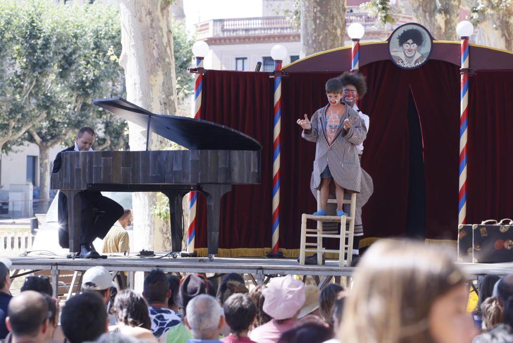 Fira del Circ al carrer de la Bisbal de l''Empordà