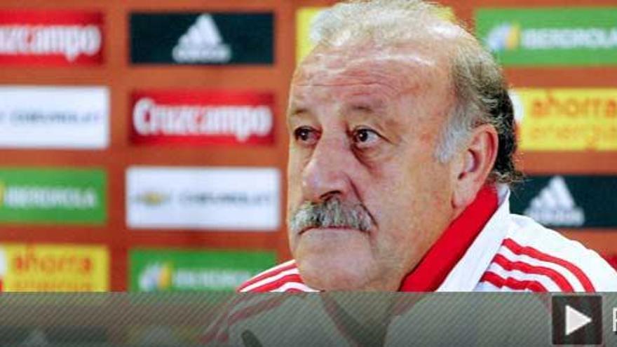 Vicente del Bosque durante la rueda de prensa que ha ofrecido hoy en Kaunas.