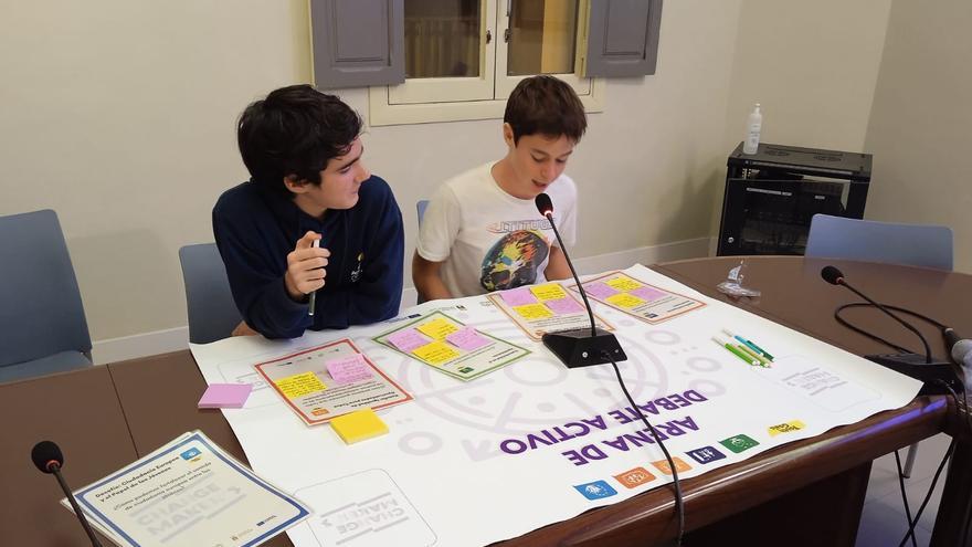 Pedreguer motiva a niños y niñas a debatir sobre cuestiones que preocupan a Europa