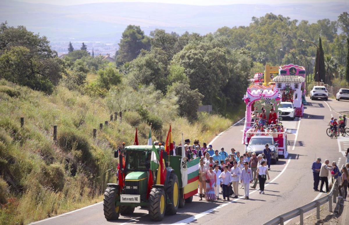 Algunas de las carrozas que participaron el año pasado en la romería.