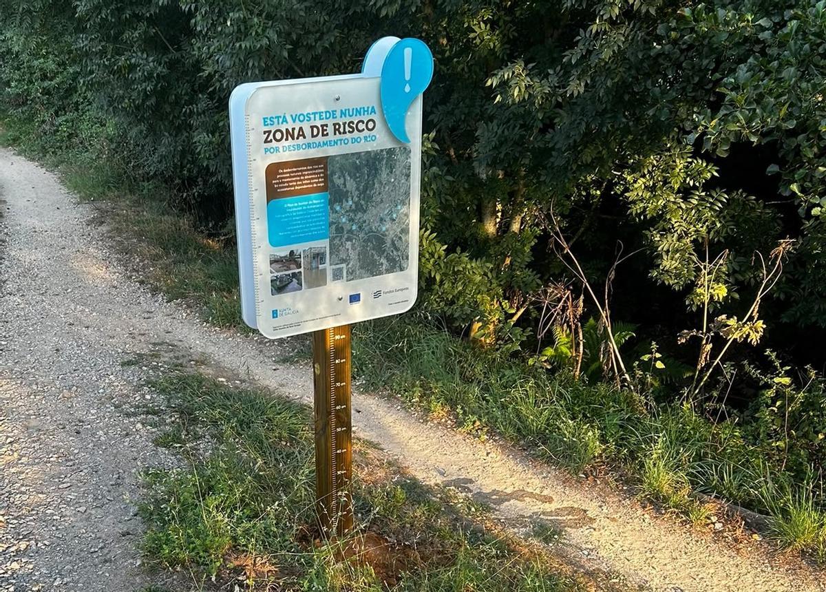 Paneles instalados en el río Sar