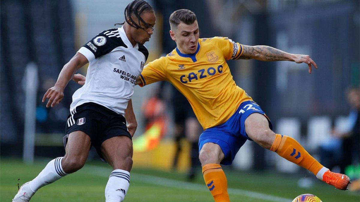 Digne era titular en el Everton y en la selección francesa