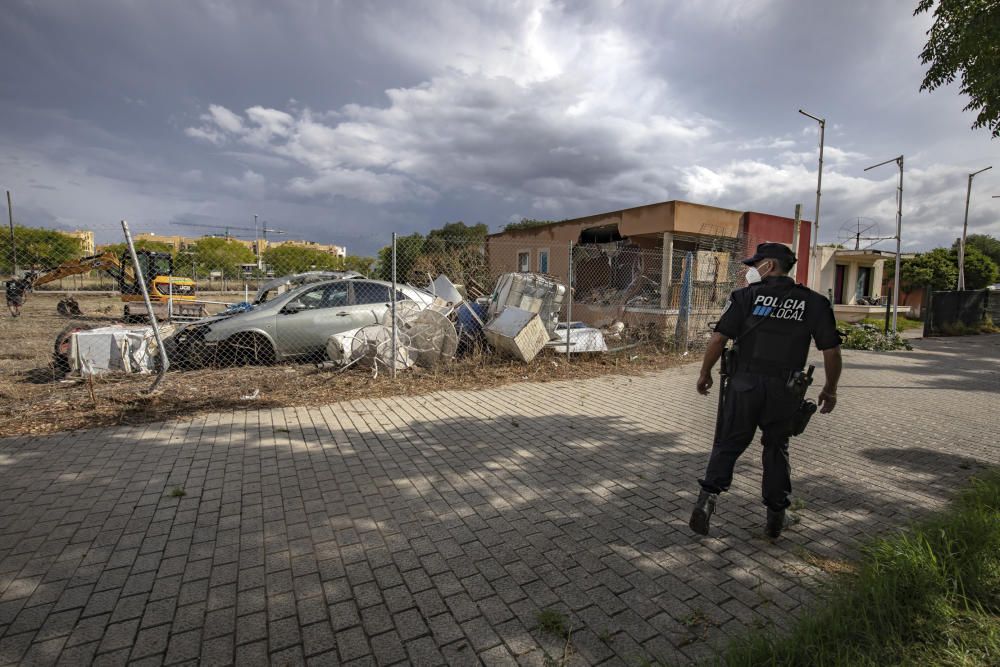 Desalojan a los okupas de los pisos piloto de Son Güells