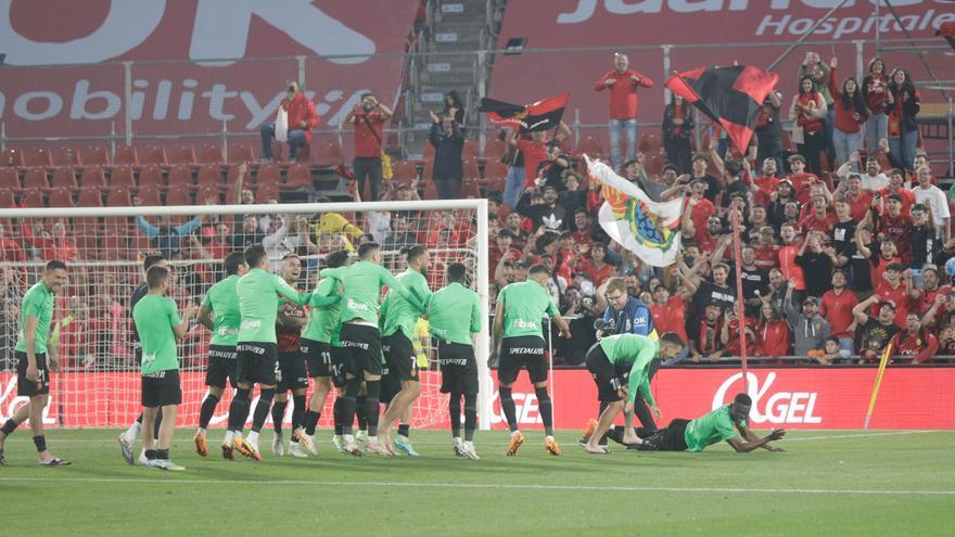 Minuto 91. El Mallorca  ya celebra la permanencia