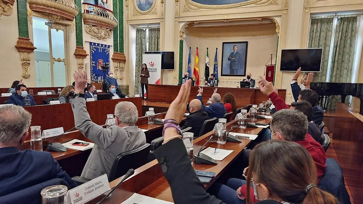 El pleno de ayer en la diputación, en el momento de la votación.