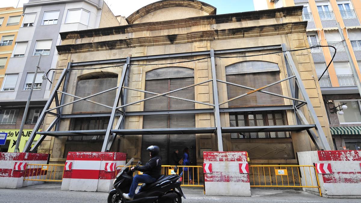 El edificio de El Progreso, apuntalado desde hace dos años