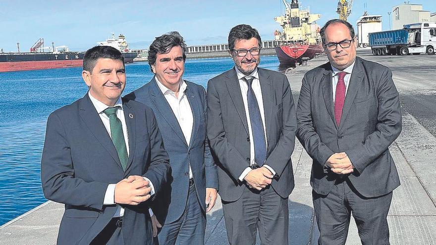 Transportes se compromete con el Puerto de A Coruña a impulsar el Corredor Atlántico