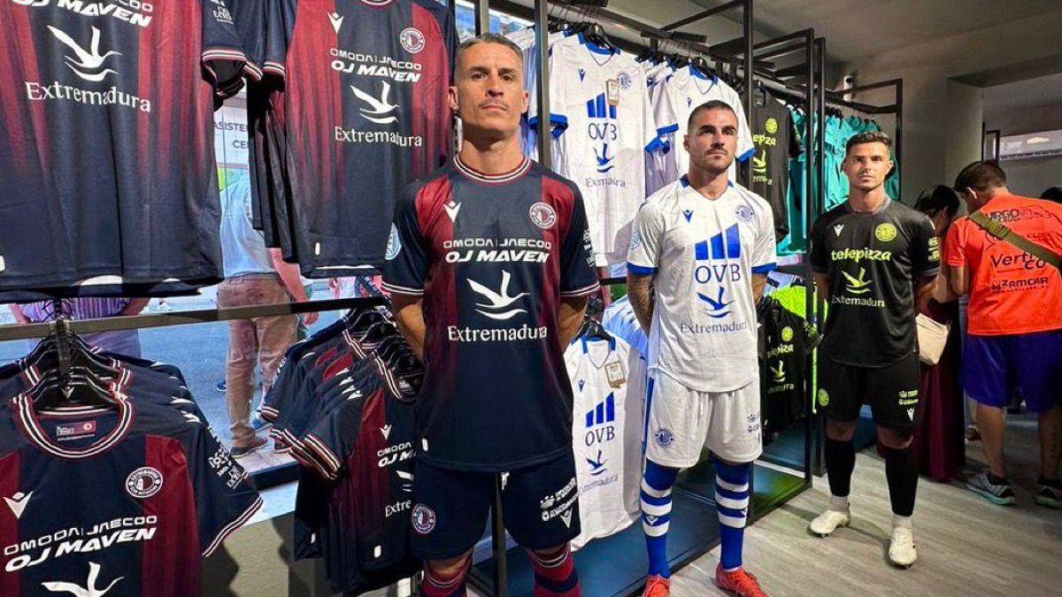 Las nuevas equipaciones del Extremadura.
