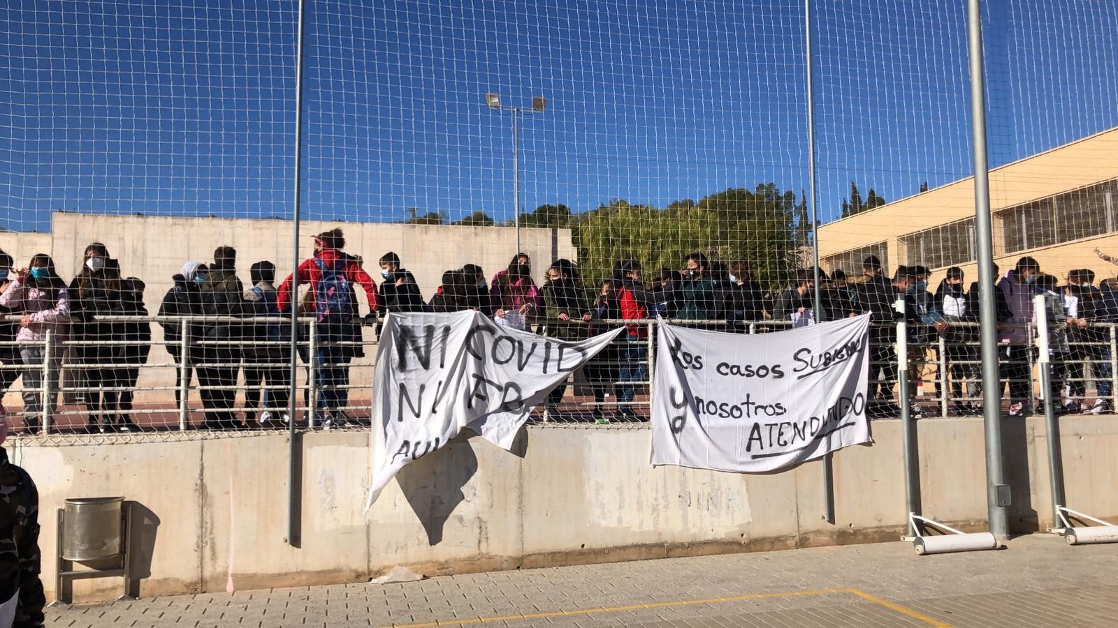 Los alumnos de la provincia de Alicante convocan paros y concentraciones en los patios contra el frío y el covid