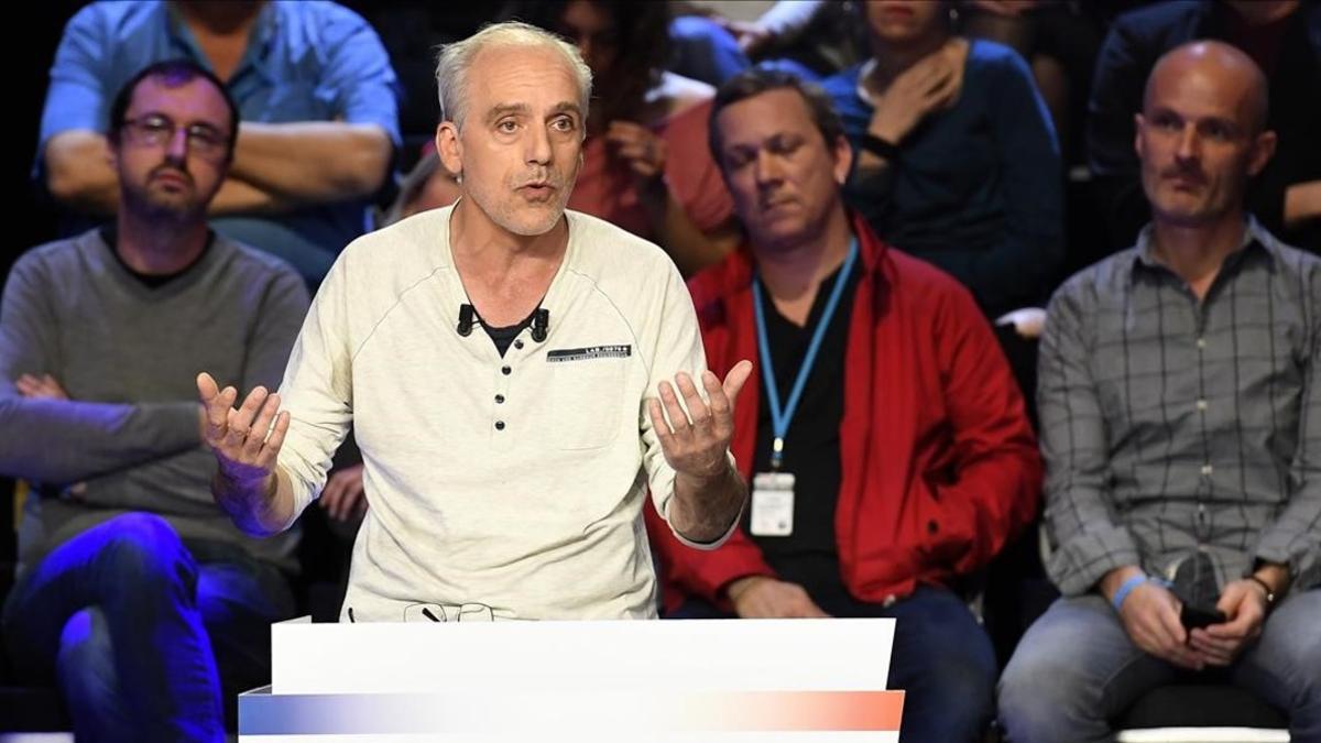 Philippe Poutou, el mecánico candidato a la presidencia de Francia, durante el debate entre los 11 aspirantes televisado.