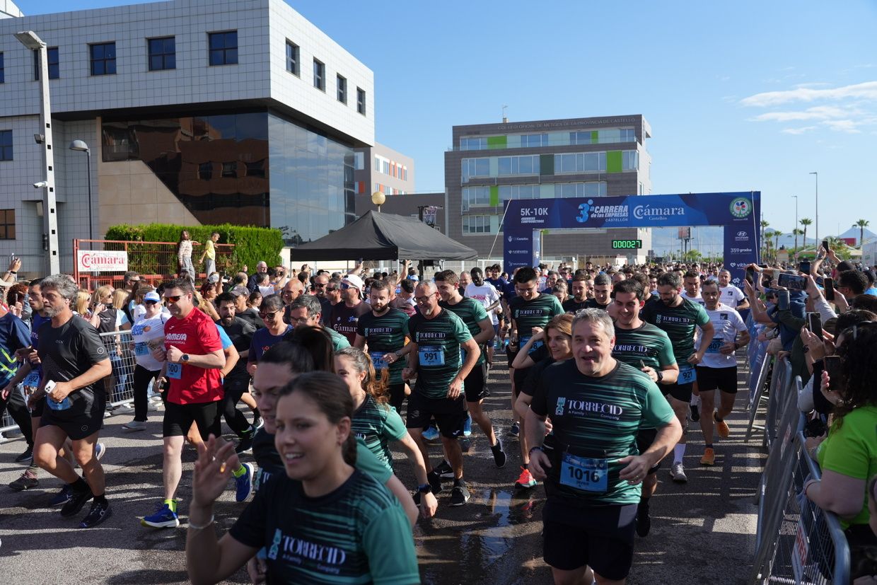 Búscate en las fotos de la Carrera de las Empresas en Castellón