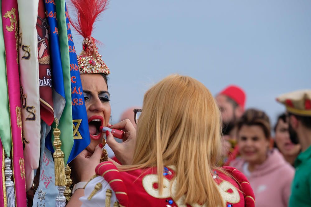 Los Moros y Cristianos se despiden de los cargos festeros de 2019 y dan la bienvenida a los de 2020