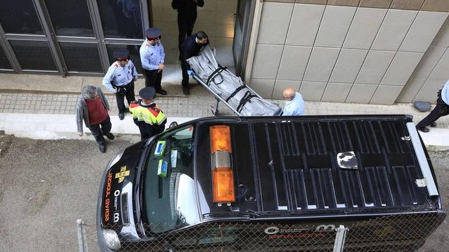 Un profesor muerto y varios heridos por disparos de ballesta en un instituto de Barcelona