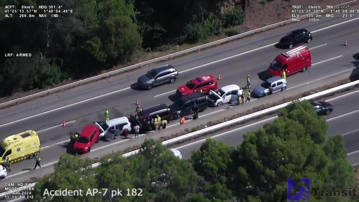 Un accidente múltiple en Subirats provoca largas colas en la AP-7