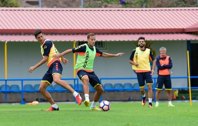 .Entrenamiento de la UD Las Palmas en Barranco ...